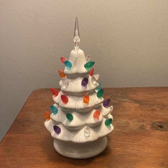NWT 9”- White- LED Light Up Ceramic Christmas Tree 🎄 Decoration w/ 30 Bulbs - Picture 11 of 17